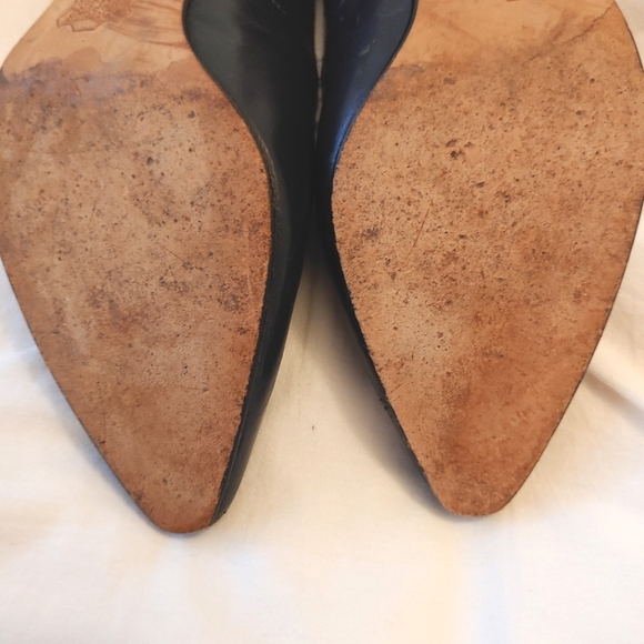 Pegabo vintage navy blue kitten heel closed toe leather pumps. Size 7b - Picture 9 of 11